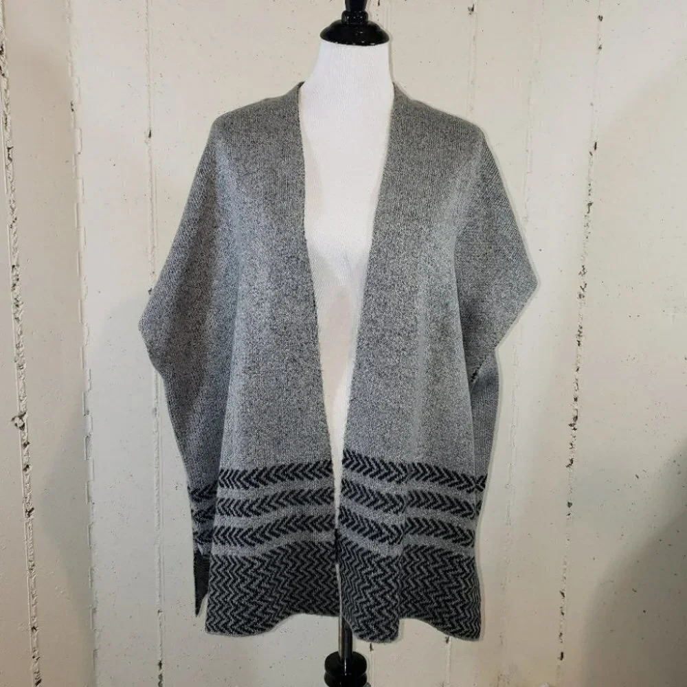 Repartee M/L gray/black Chevron open Cardigan‎